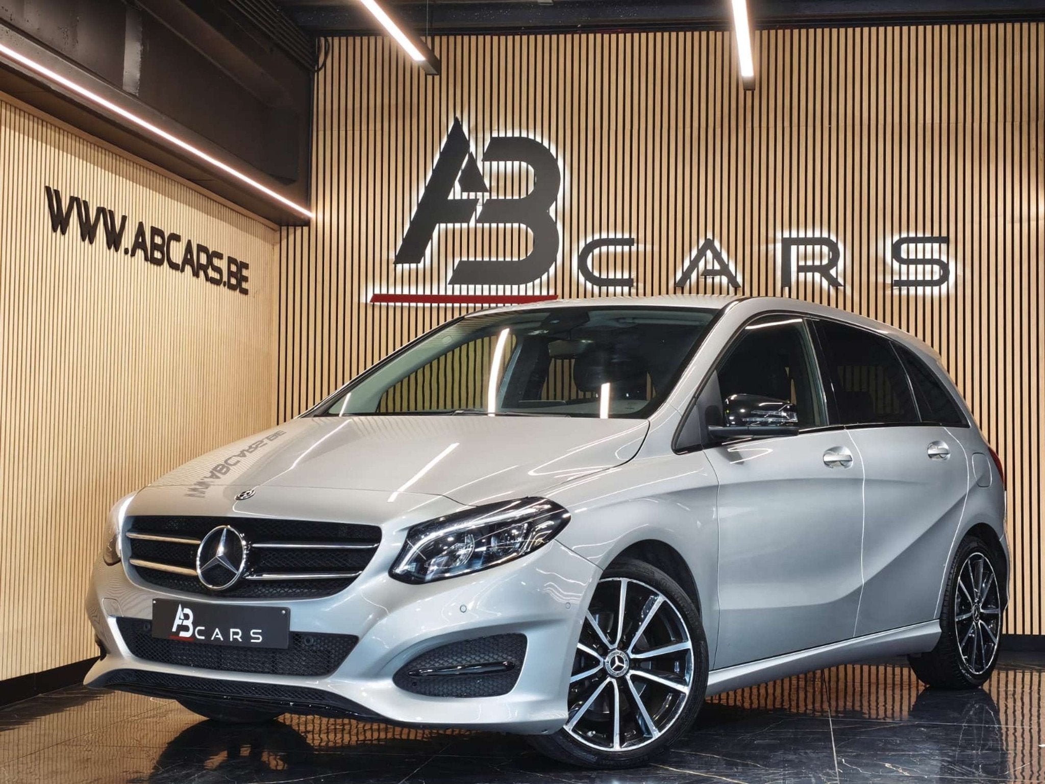 Mercedes-Benz B-Klasse 180 PACK SPORT * 1 ER PROPRIETAIRE *, Autos, Argent ou Gris, Achat, Euro 6, Entreprise