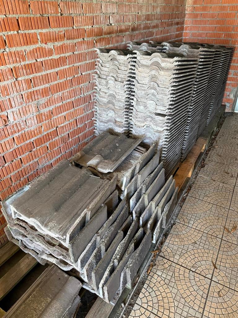 Tuiles REDLAND Béton + Gouttières PVC, Bricolage & Construction, Tuiles & Revêtements de toit, Enlèvement, Comme neuf, Gris, Tuiles