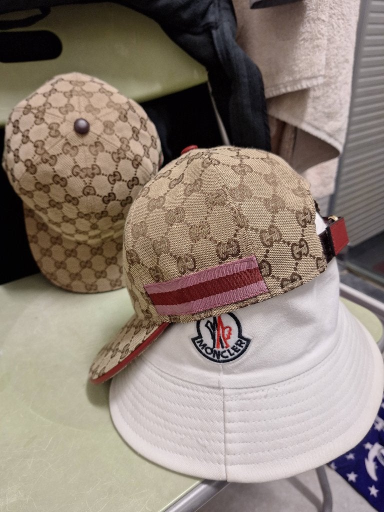 Bob Moncler, Neuf, Moncler, Enlèvement, 57 cm (M, 7⅛ pouces) ou moins