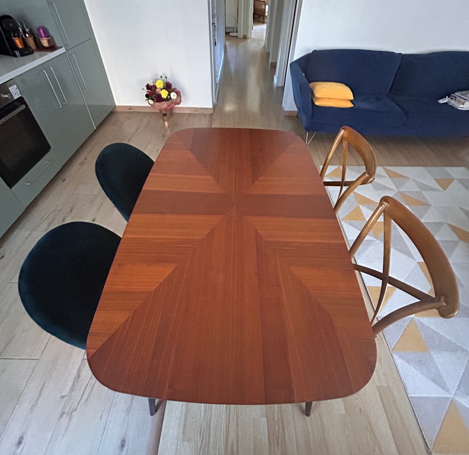 Notenhouten tafel en 4 stoelen, Huis en Inrichting, Ophalen, Gebruikt, Bois style vintage, 4 tot 6 stoelen