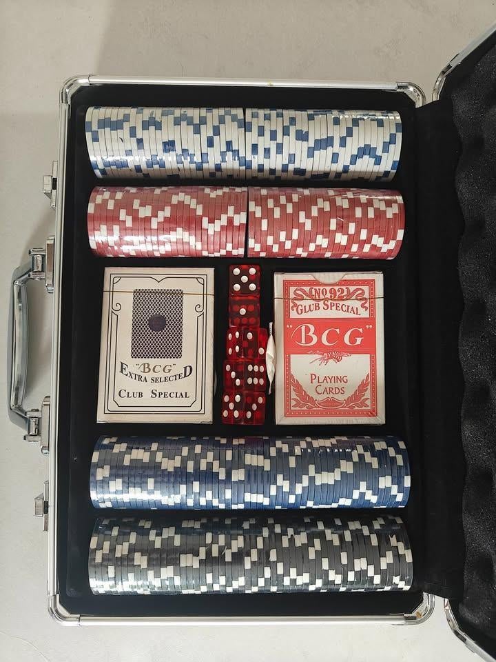 Jeux de poker neuf et emballé dans une mallette, Hobby & Loisirs créatifs, Enlèvement, Neuf