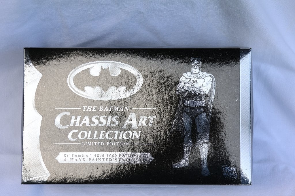 CORGI DC BATMAN CHASSIS ART COLLECTION 1:43 1960 BATMOBILE., Enlèvement ou Envoi, Comme neuf, Film, Statue, Réplique ou Modèle