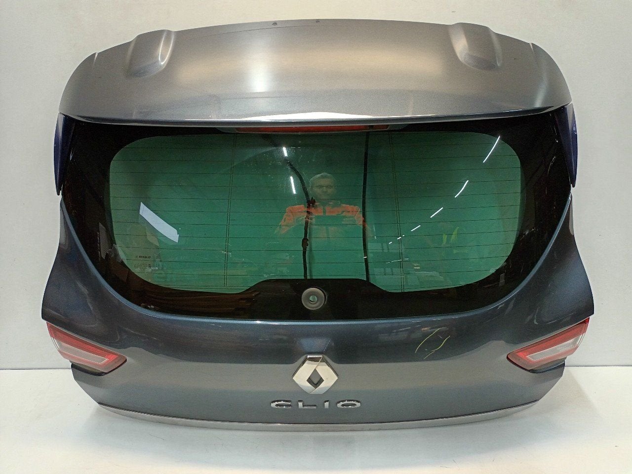 Achterklep Renault Clio, Onderdelen@venauto.nl, Van der Ven Autorecycling B.V., Arrière, Ettenseweg 76, 4706 PB Roosendaal, The Netherlands