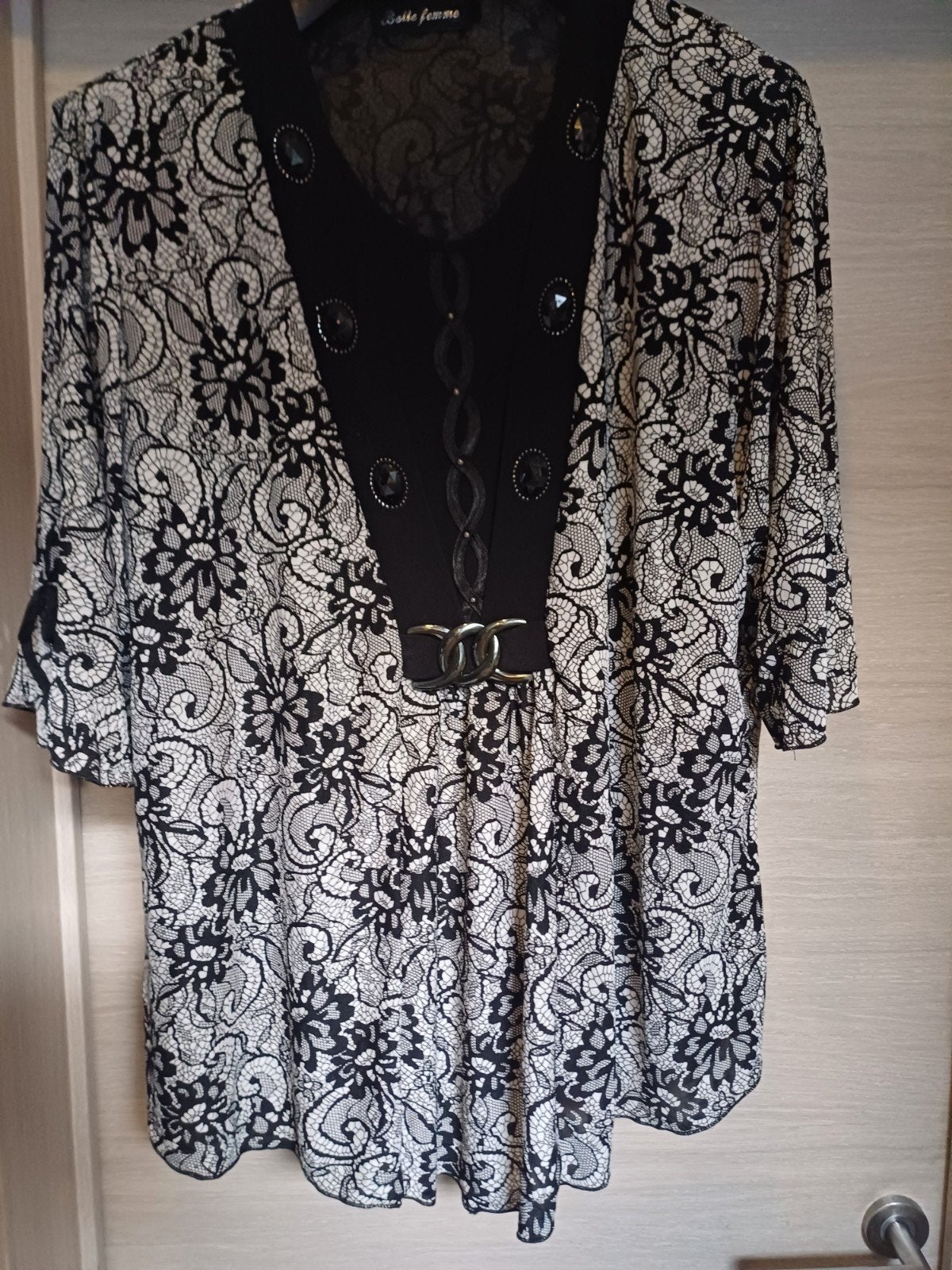 bloesje Belle Femme zwart/wit 2xl/3xl(50/52), Enlèvement ou Envoi, Comme neuf, Chemisier ou Tunique, Belle femme