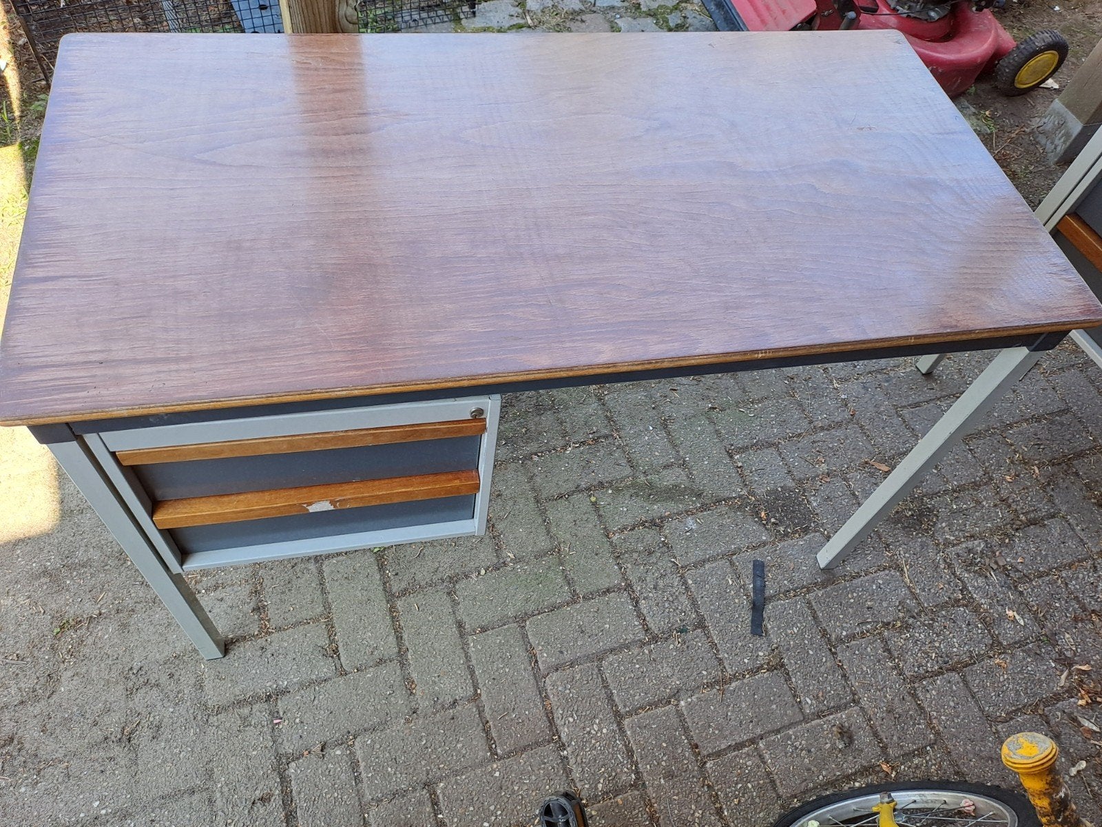 stevige bureau/ werktafel, Doe-het-zelf en Bouw, Werkbanken, Ophalen, Gebruikt