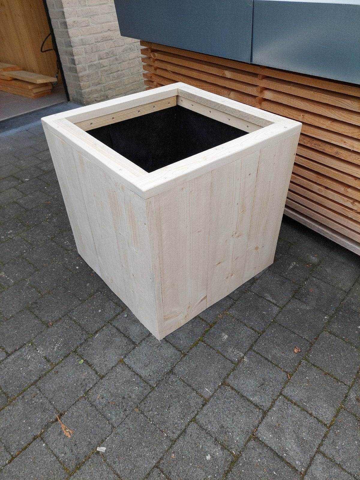 Nieuwe bloembak in steigerhout, Ophalen