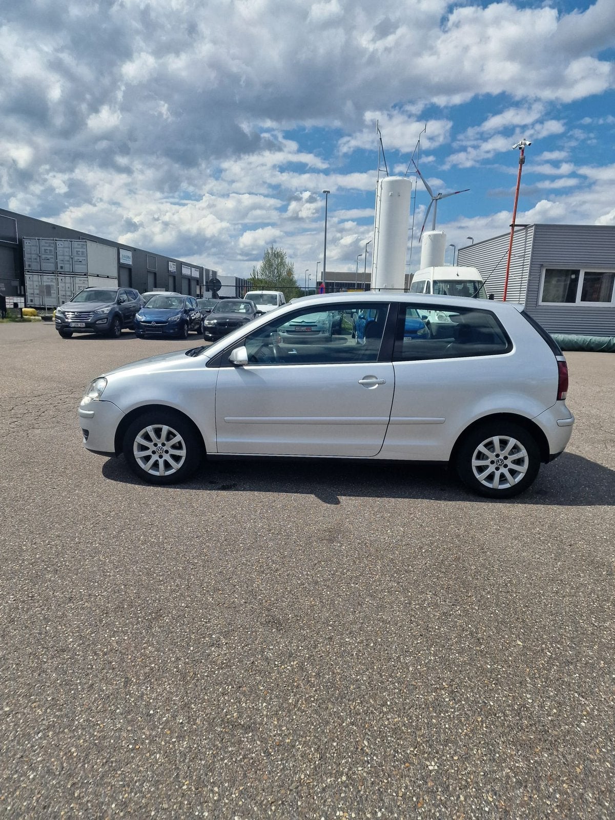 VOLKSWAGEN POLO 1.2 BENZINE – AIRCO – TREKHAAK, Auto's, Zwart, 4 cilinders, 1198 cc, Zilver of Grijs