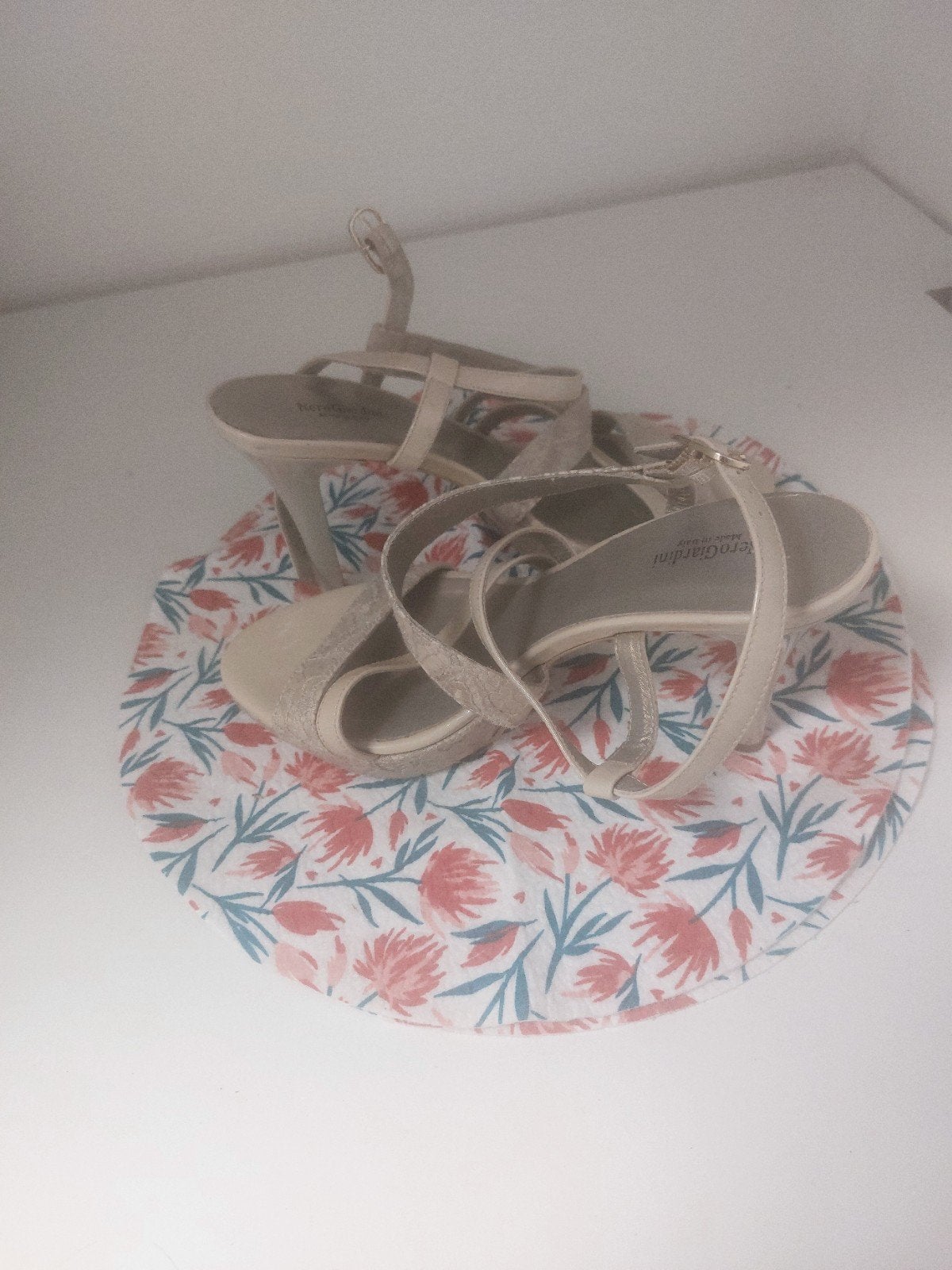 A VENDRE PAIRE DE SANDALES  BEIGE  POINTURE  38   OCCASION, Vêtements | Femmes, Chaussures, Beige, Escarpins, Enlèvement, Porté