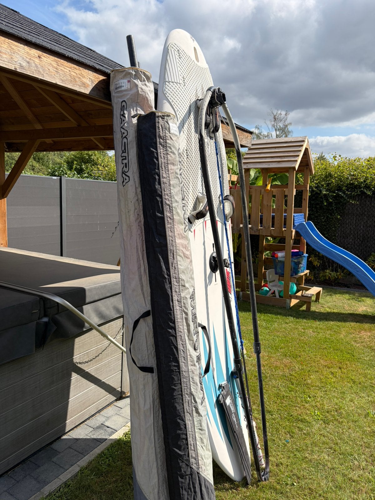 Voledig windsurfset met twee zeilen en deelbare mast, Enlèvement, Mât, Mât démontable