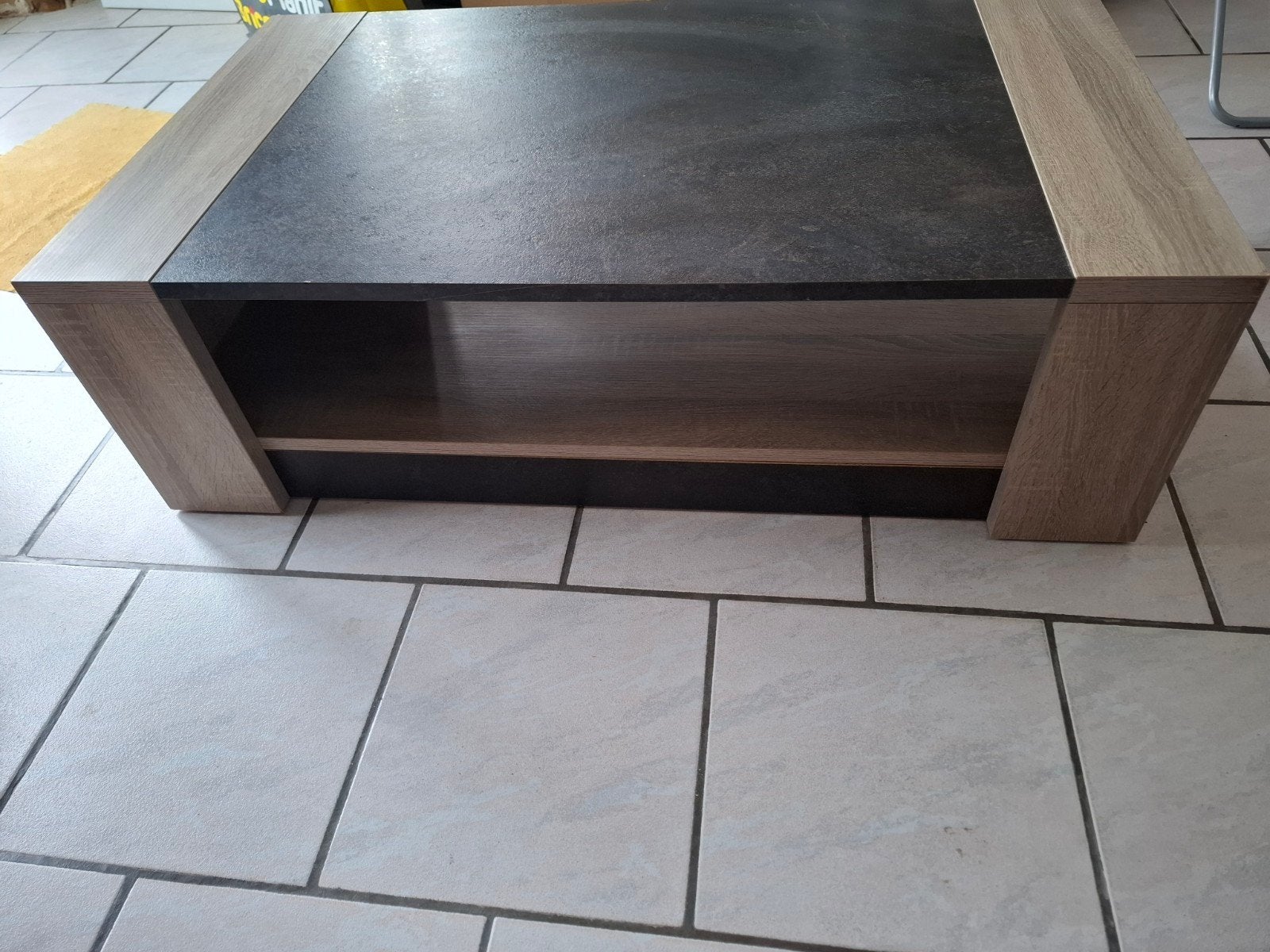 table de salon, Enlèvement