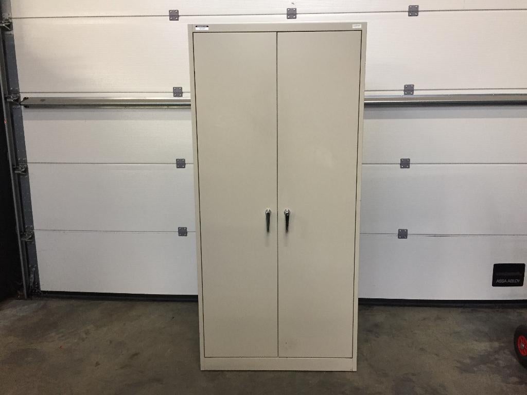 (95) Metalen vestiairekast met 1 zijde leggers, Ophalen, Zo goed als nieuw