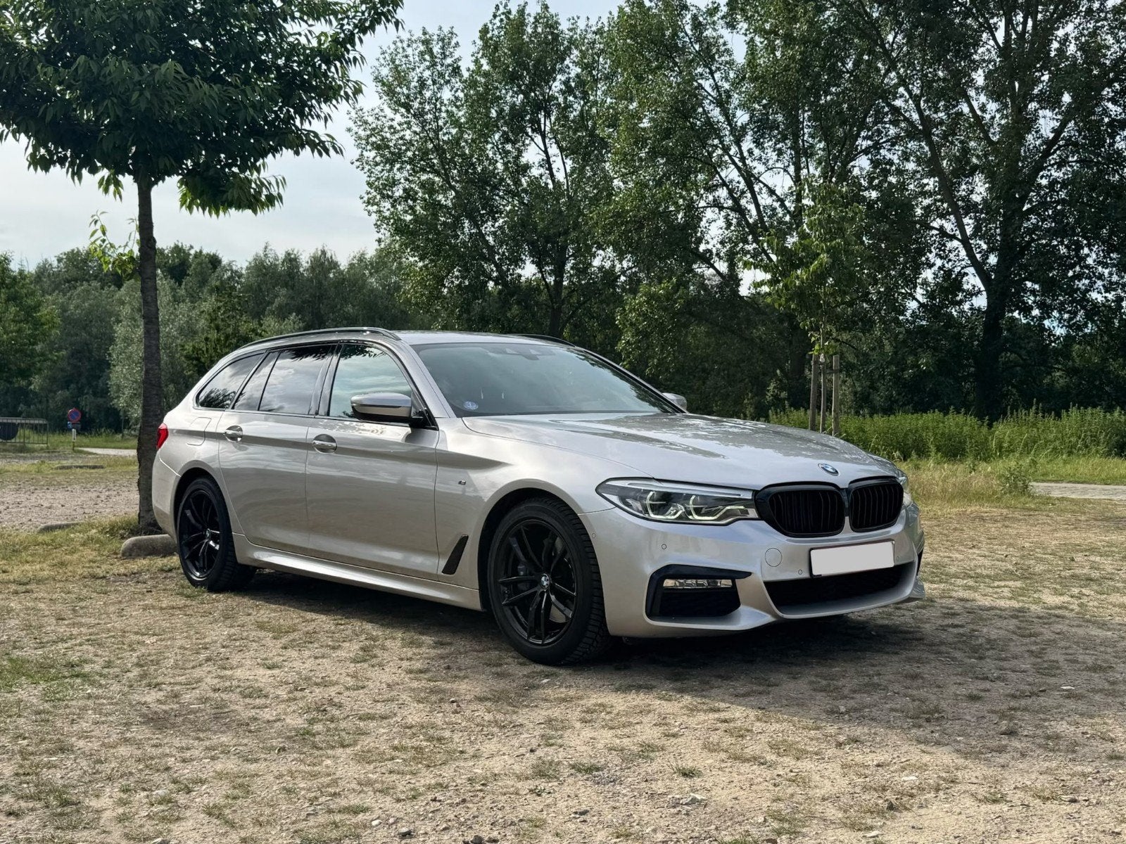 Prachtige BMW 530I zwarte uitvoering binnen,mooie kleurcombi, Auto's, Automaat, Dealer onderhouden, Achterwielaandrijving, 4 cilinders