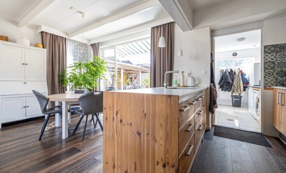 KEUKEN MET KOOKEILAND EIKEN KLEUR+APPARATUUR   ✨, Bruin, Dubbelwandige keuken, Ophalen of Verzenden, Zo goed als nieuw