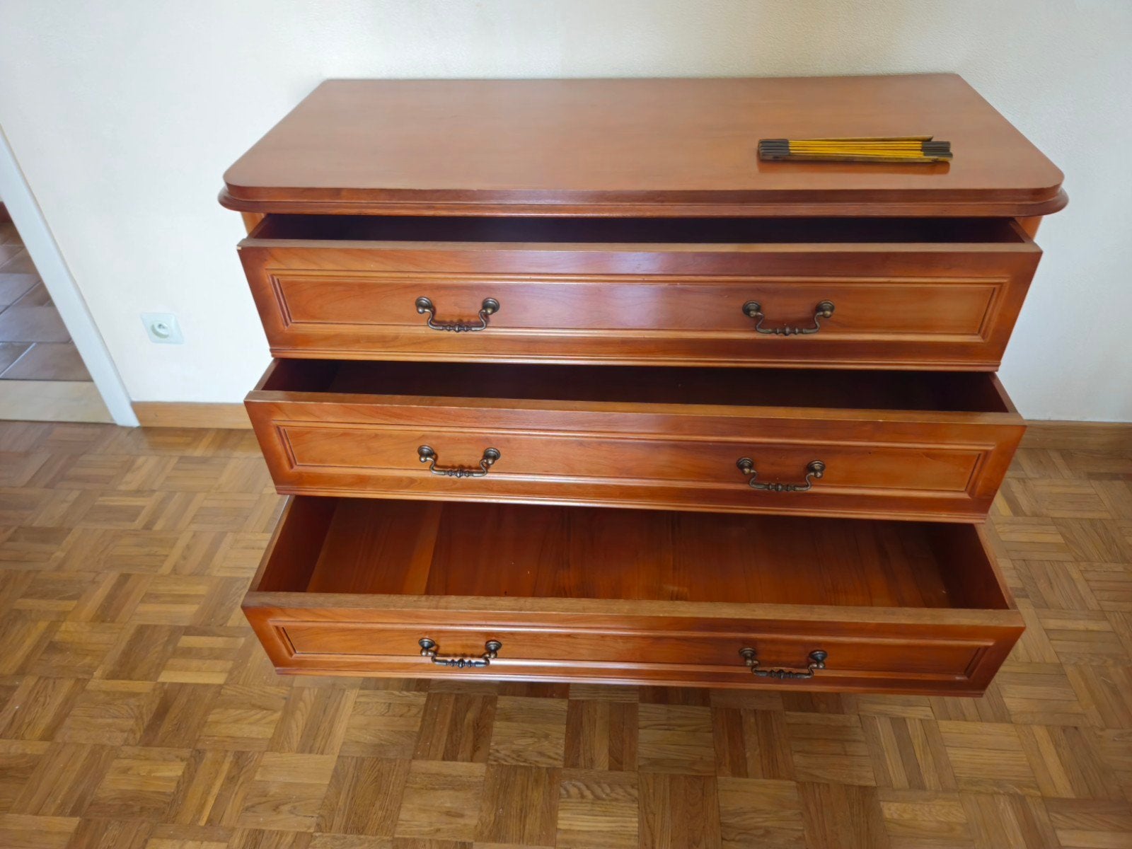 Commode met spiegel, Ophalen