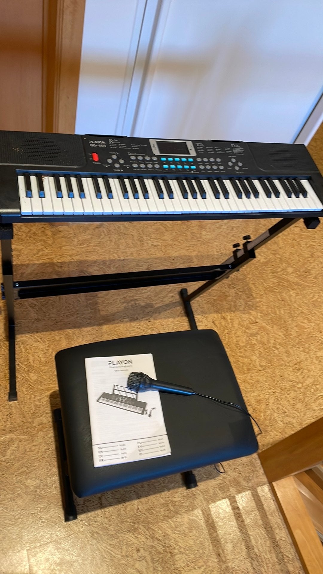 Elektronische keyboard met zitje, Muziek en Instrumenten, Keyboards, Ophalen, Zo goed als nieuw