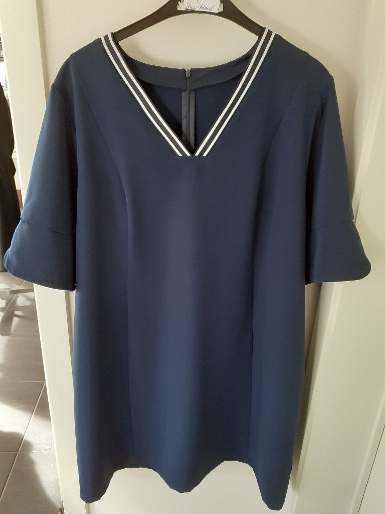 BEL & BO Recht blauw kleed met V-hals Maat: 52 ?? Prijs: € 6, Enlèvement ou Envoi, Bel & Bo, Comme neuf, Robe