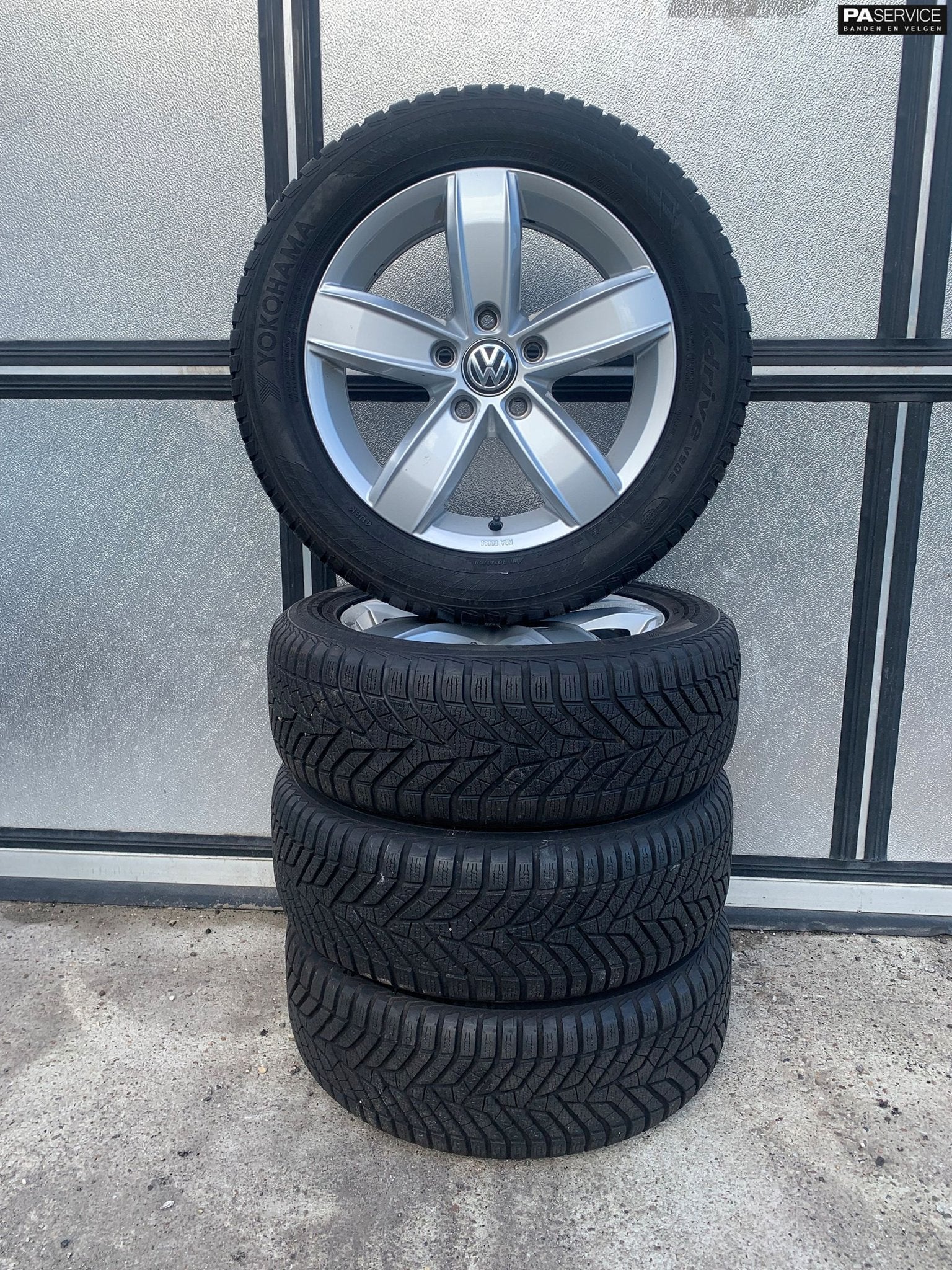 16 inch Volkswagen Golf / Caddy Winterset incl Yohokama 7.8, Auto-onderdelen, Gebruikt, Velg(en), -, -
