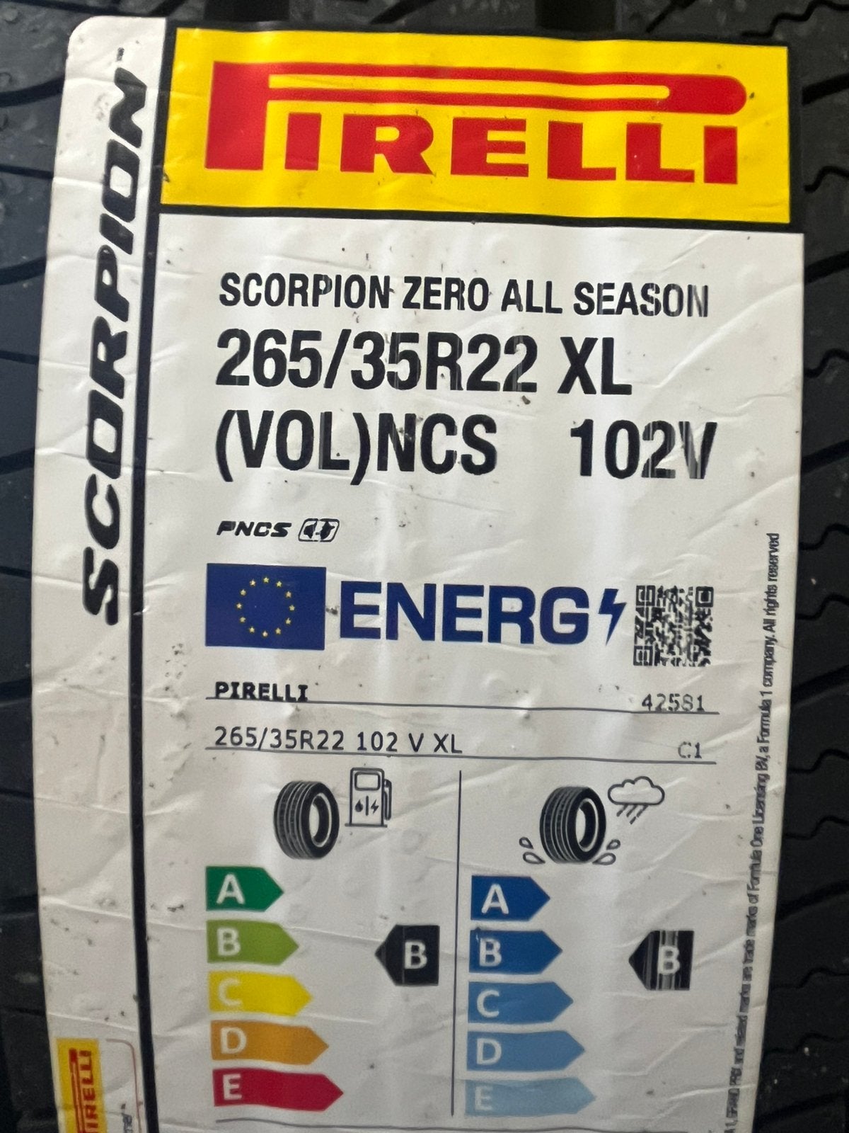 2 ou 4 pneus  4 saisons 265/35/22. 102v pirelli nouveau, Neuf, 4 Saisons, Pneu(s), Enlèvement