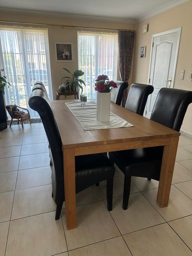 Teak houten tafel met 6 stoelen in zwart leder, Ophalen, Zo goed als nieuw