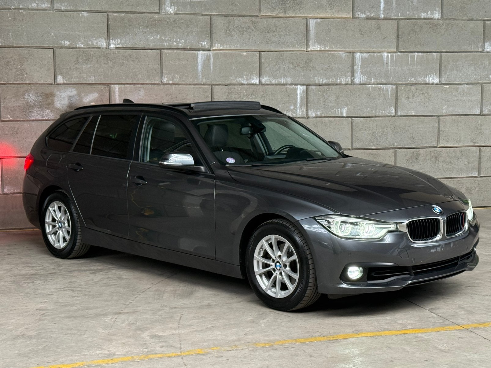 Bmw 318i **BOITE AUTOMATIQUE** **TOIT OUVRANT**, Autos, BMW, 100 kW, Achat, Euro 6, Toit ouvrant