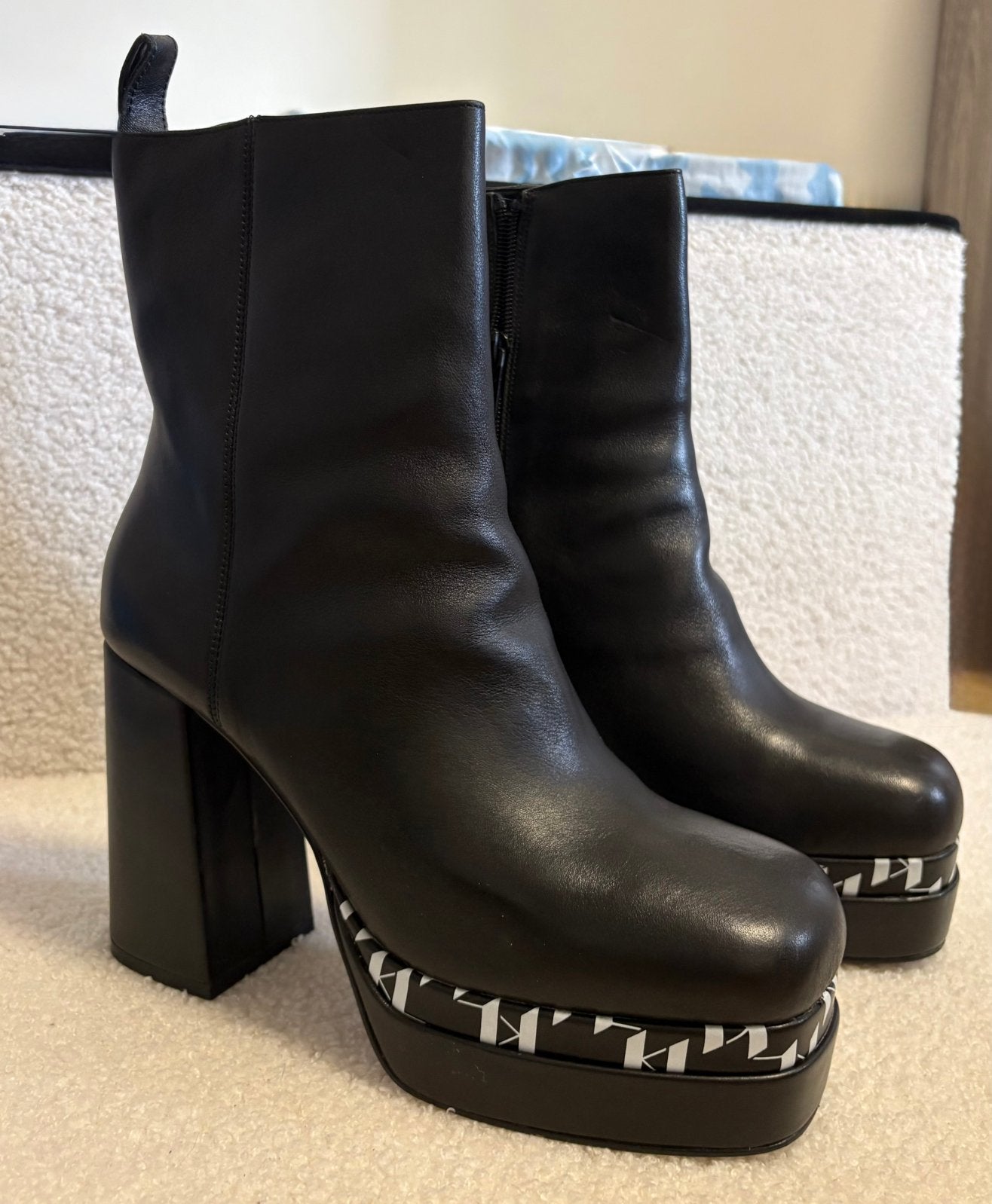 Karl Lagerfeld STRADA GORE BOOT T39 – Comme neuves, Kleding | Dames, Zwart, Ophalen of Verzenden, Zo goed als nieuw, Schoenen met hoge hakken