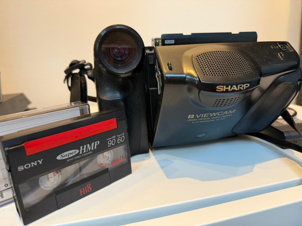 Caméscope Sharp VL-E37S, TV, Hi-fi & Vidéo, Caméscopes numériques, Autres marques, Enlèvement ou Envoi, Caméra, Autres types