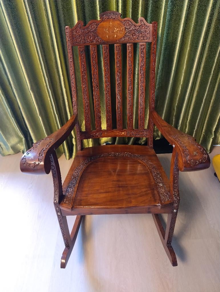 Indonesische antieke houten schommel stoel antiek Indonesië, Huis en Inrichting, Stoelen, Bruin, Eén, Hout, Antiek