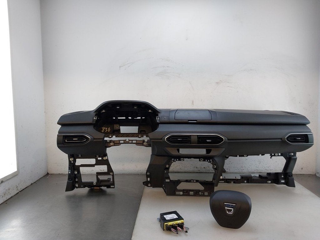 AIRBAG SET + DASHBOARD Dacia Sandero III (01-2019/-), Dacia, Gebruikt, Renault Deutschland AG, Peter-Huppertz-Straße 5
51063  Köln, DE