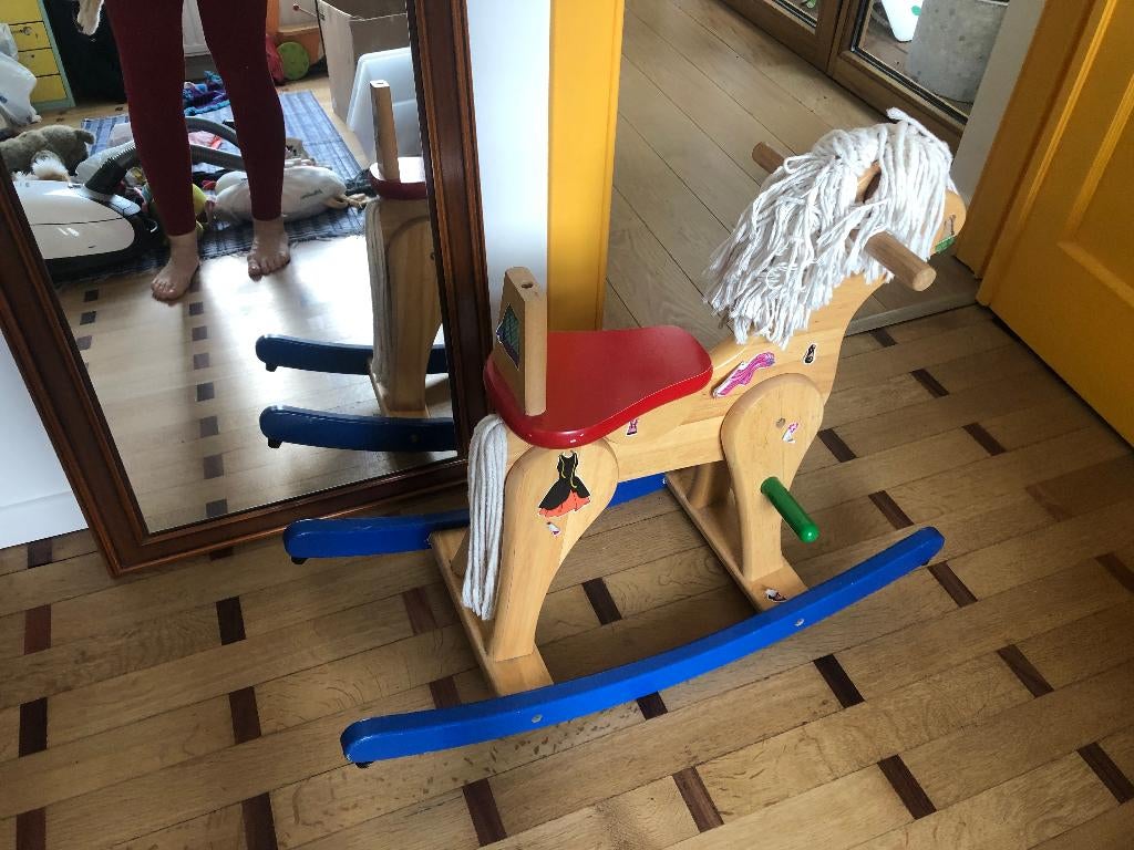 Cheval à bascule en bois, Enlèvement, Utilisé