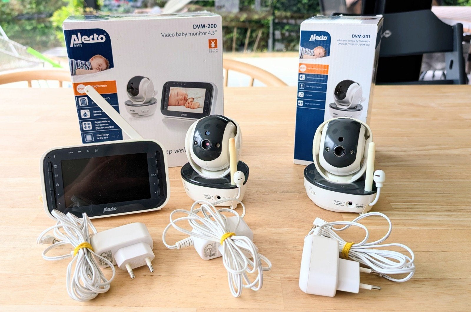 Babyfoon Alecto DVM-200 + extra camera DVM-201, Kinderen en Baby's, Ophalen, Zo goed als nieuw, 250 meter of meer, Camera