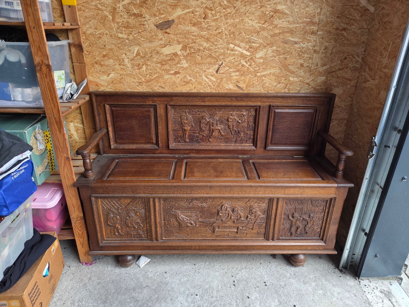 Antieke Eikenhouten Kistbank met Rijkelijk Snijwerk, Ophalen, Minder dan 50 cm, Gebruikt, 100 tot 150 cm