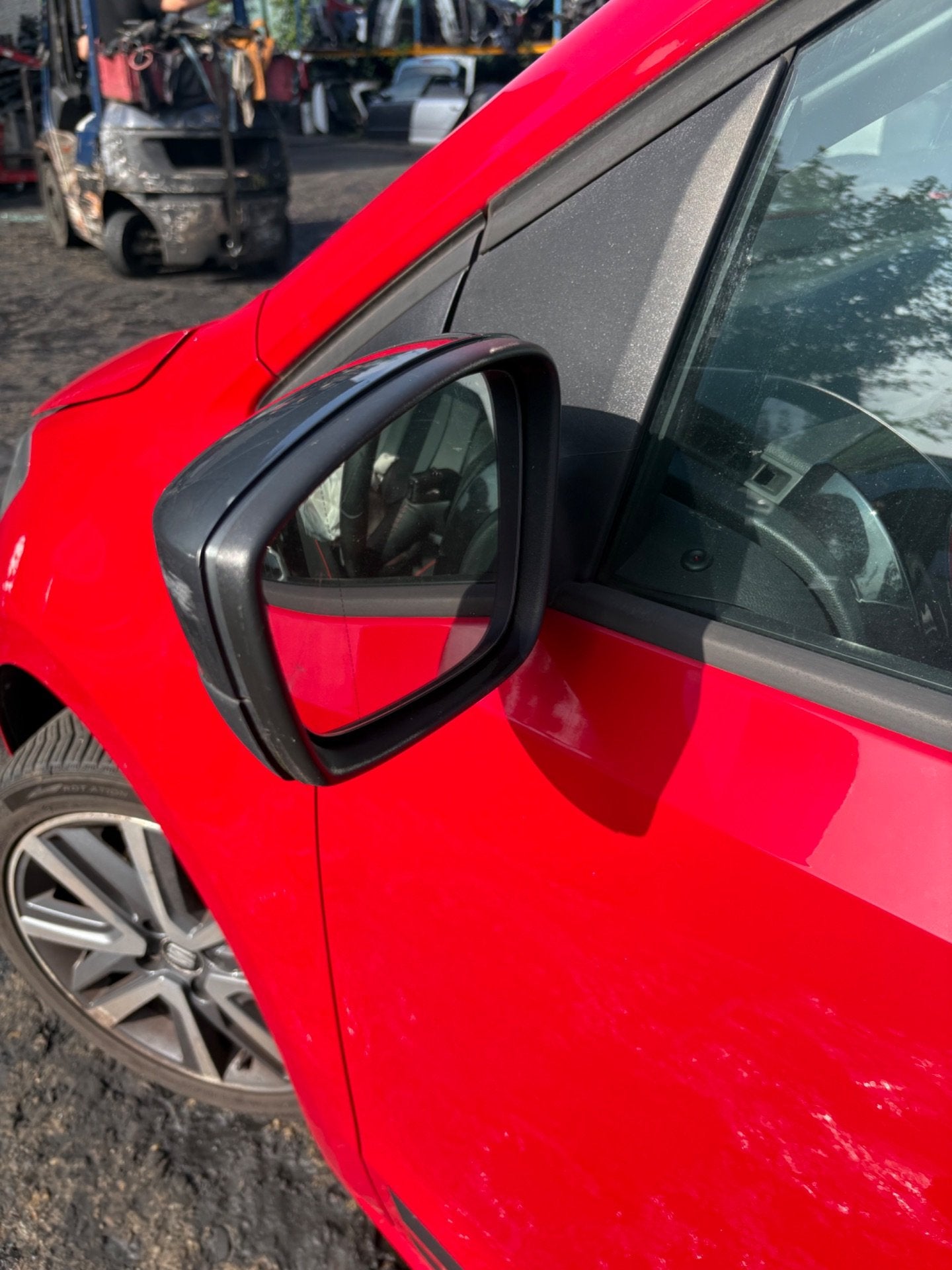 Links Spiegel Seat Mii, Gebruikt, Autovia A-2, Km 585 585
08760  Martorell, ES, SEAT S.A., Customercare@seat.es