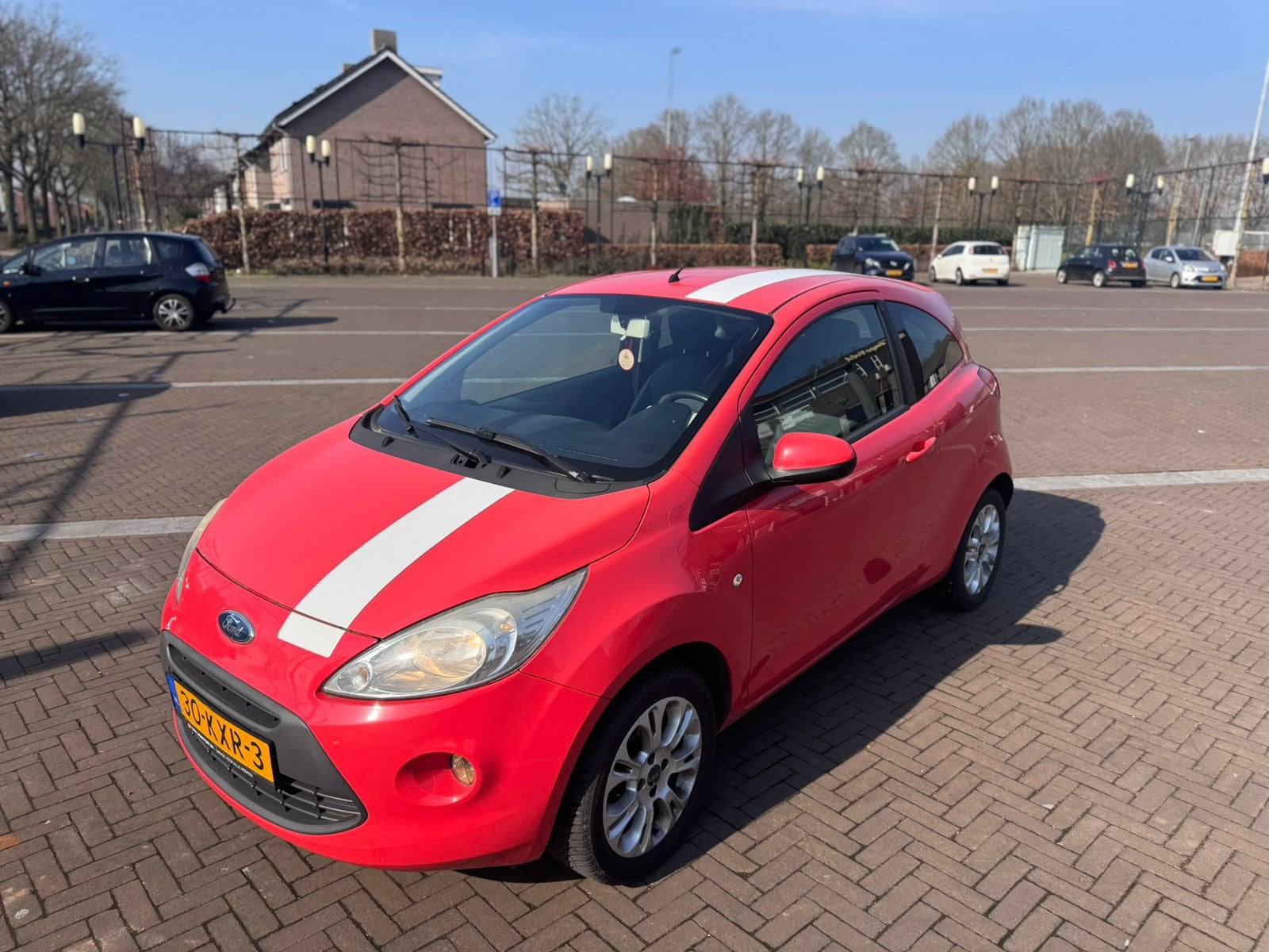 Ford Ka 1.2 Titanium Airco 2010 CARPASS VOLLEDIG ONDERHOUDEN, Auto's, Euro 5, Zwart, Ka, Leder