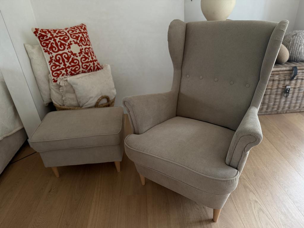Ikea strandmon fauteuil set met voetbank, Huis en Inrichting, Ophalen, Zo goed als nieuw, Stof