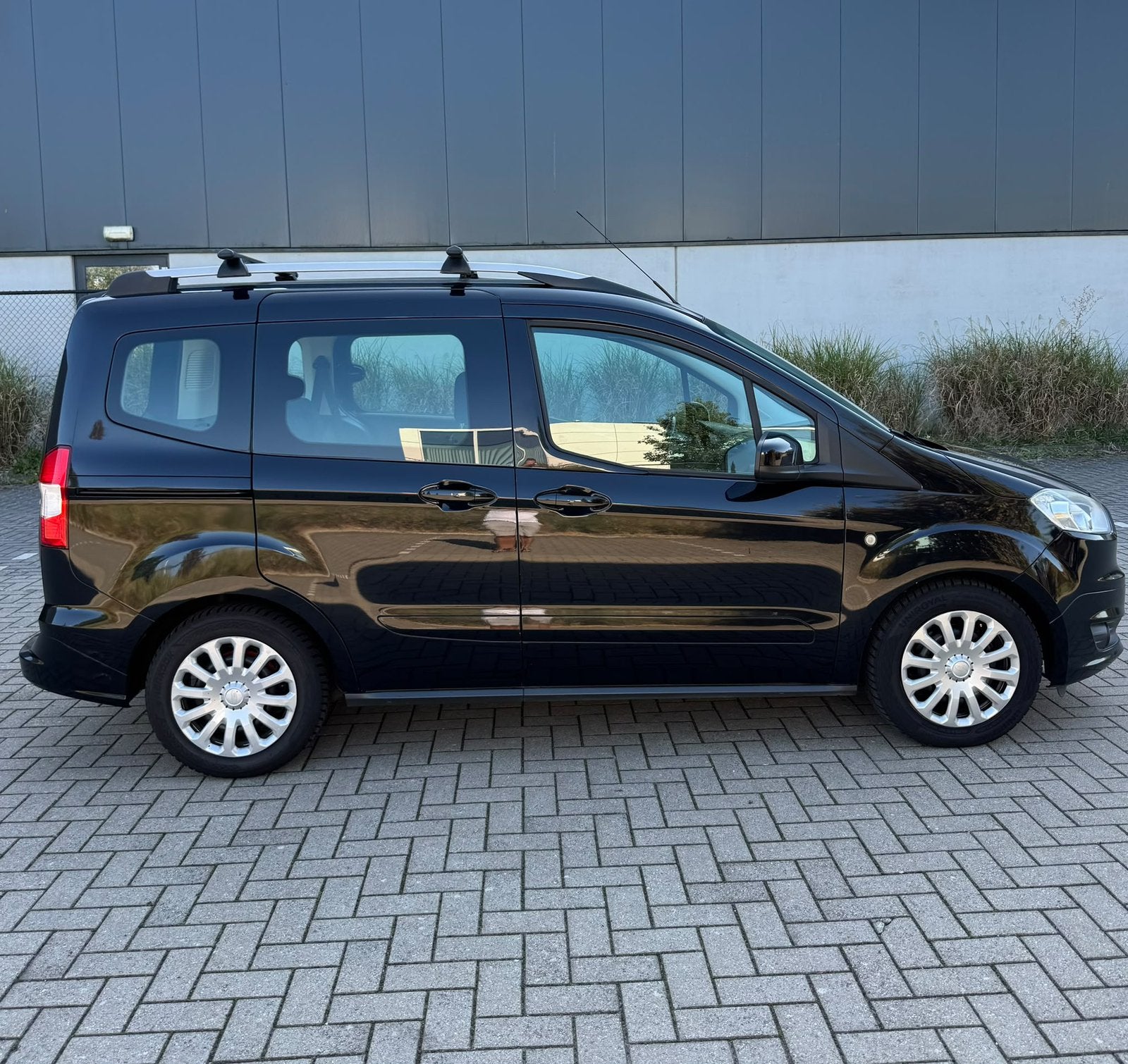 Ford Tourneo Courier Essence 2016 avec CT & climatisation, Autos, Bluetooth, Achat, Euro 6, Boîte manuelle