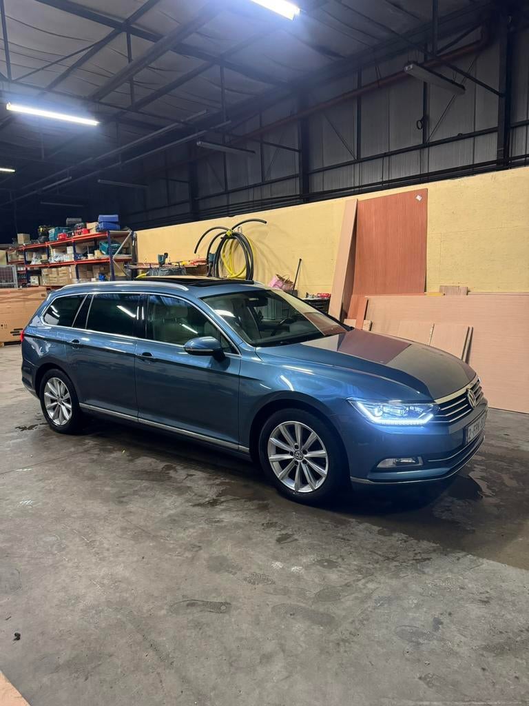 Volkswagen Passat 1.6 TDI Highline full option, Auto's, Volkswagen, Voorwielaandrijving, 4 cilinders, 1595 cc, Particulier