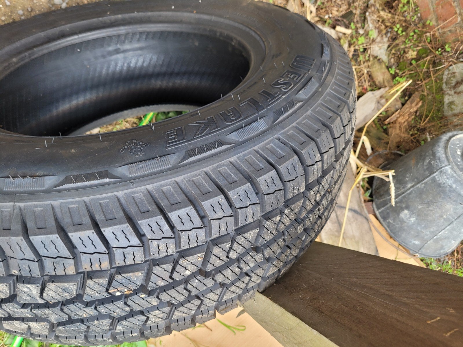 4 pneus neufs 265/65R17, Enlèvement, Neuf