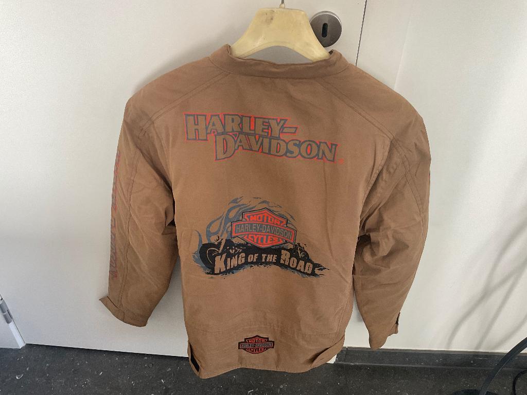 Harley Davidson lederen vesten, Enlèvement, Utilisé