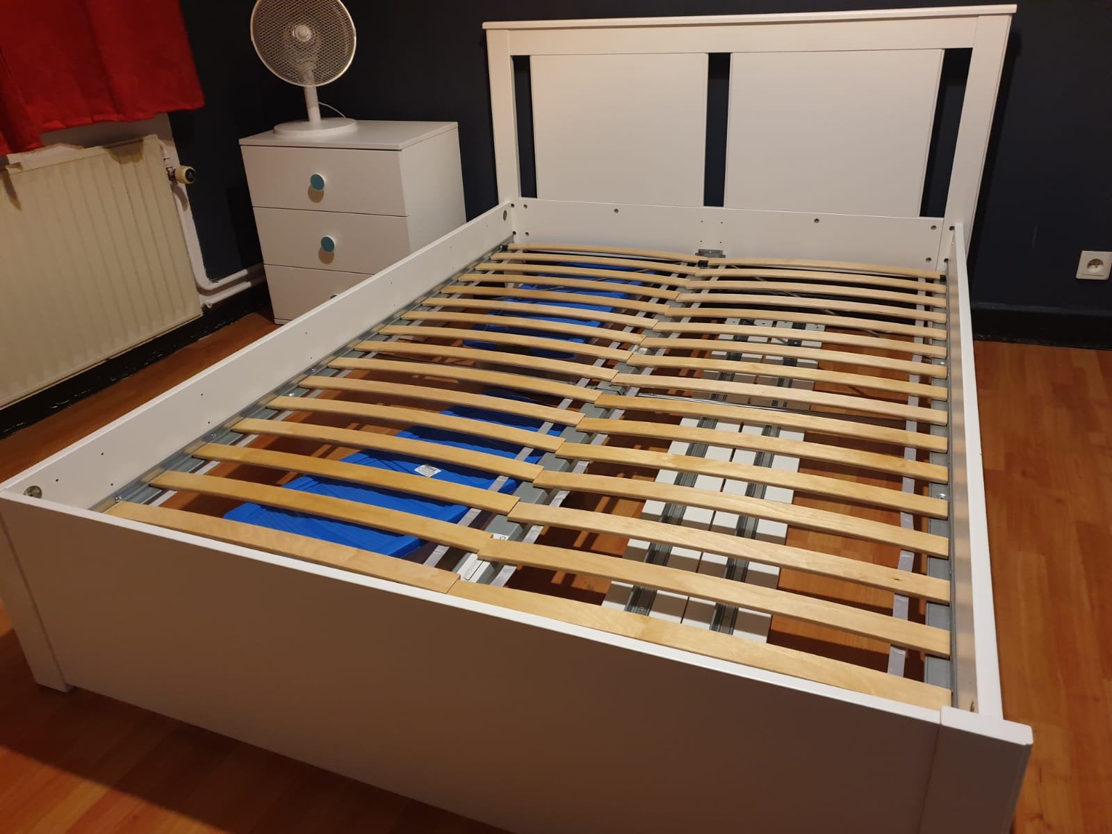 Tweepersoonsbed, Huis en Inrichting, Slaapkamer | Bedden, Ophalen, Wit, 140 cm, Zo goed als nieuw