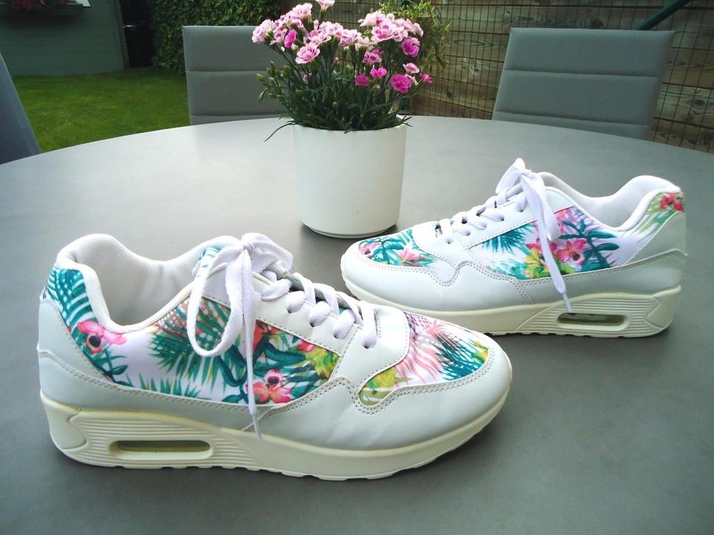 Sneakers - bloemen, Kleding | Dames, Ophalen of Verzenden, Zo goed als nieuw, Sneakers