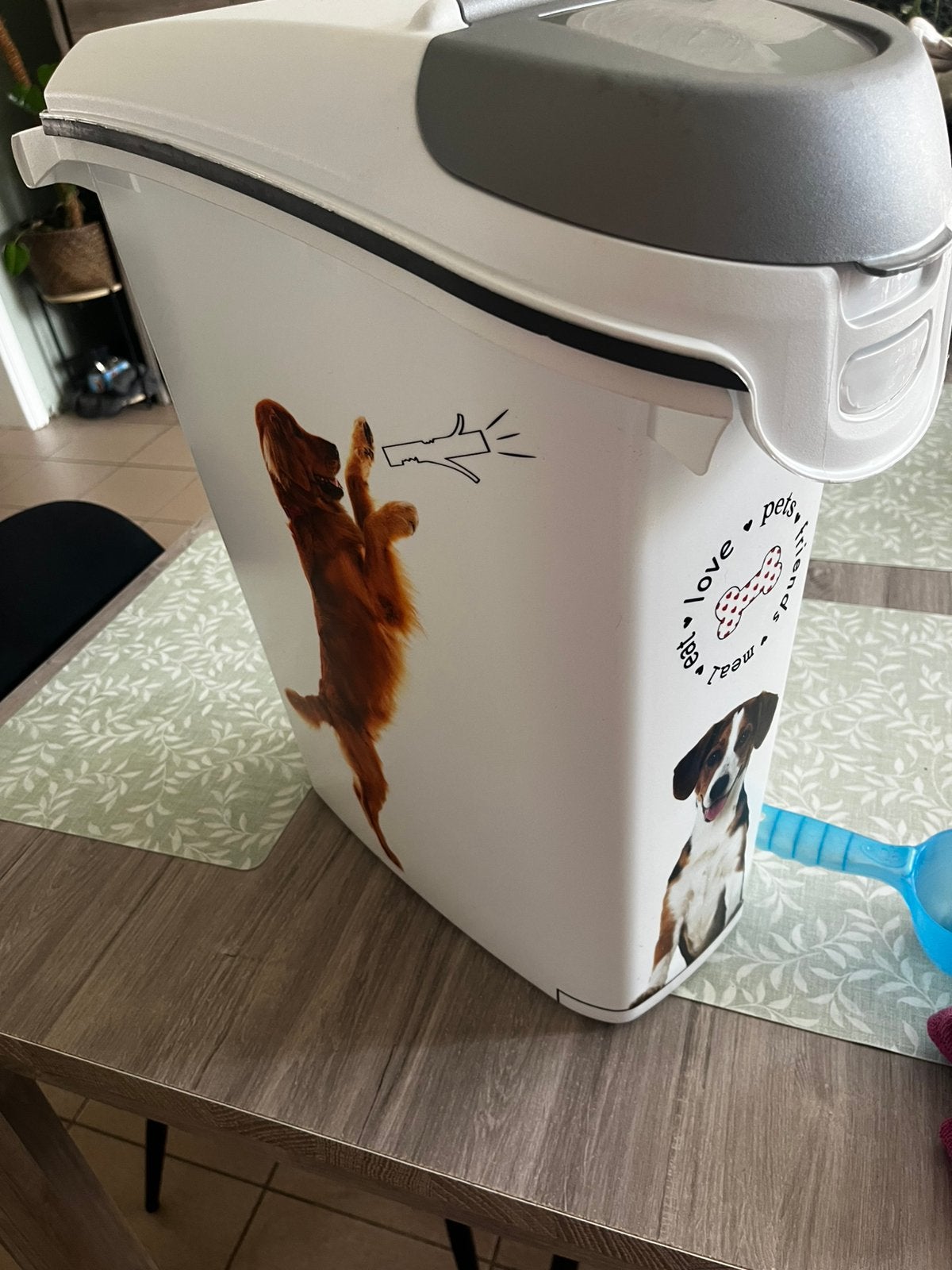 Voedselcontainer Curver 23L/10Kg + voerschep, Dieren en Toebehoren, Dierenvoeding, Ophalen, Hond