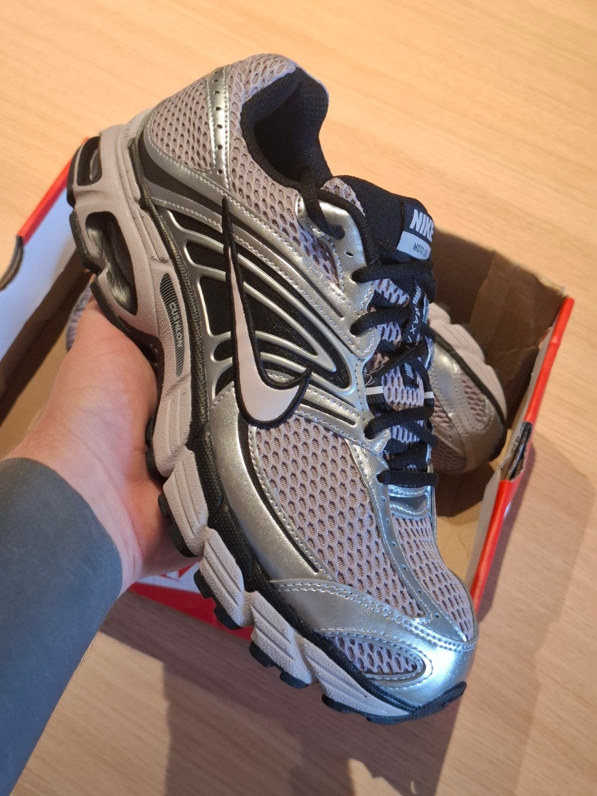 Nike Air Max Moto 2K - maat 43, Ophalen
