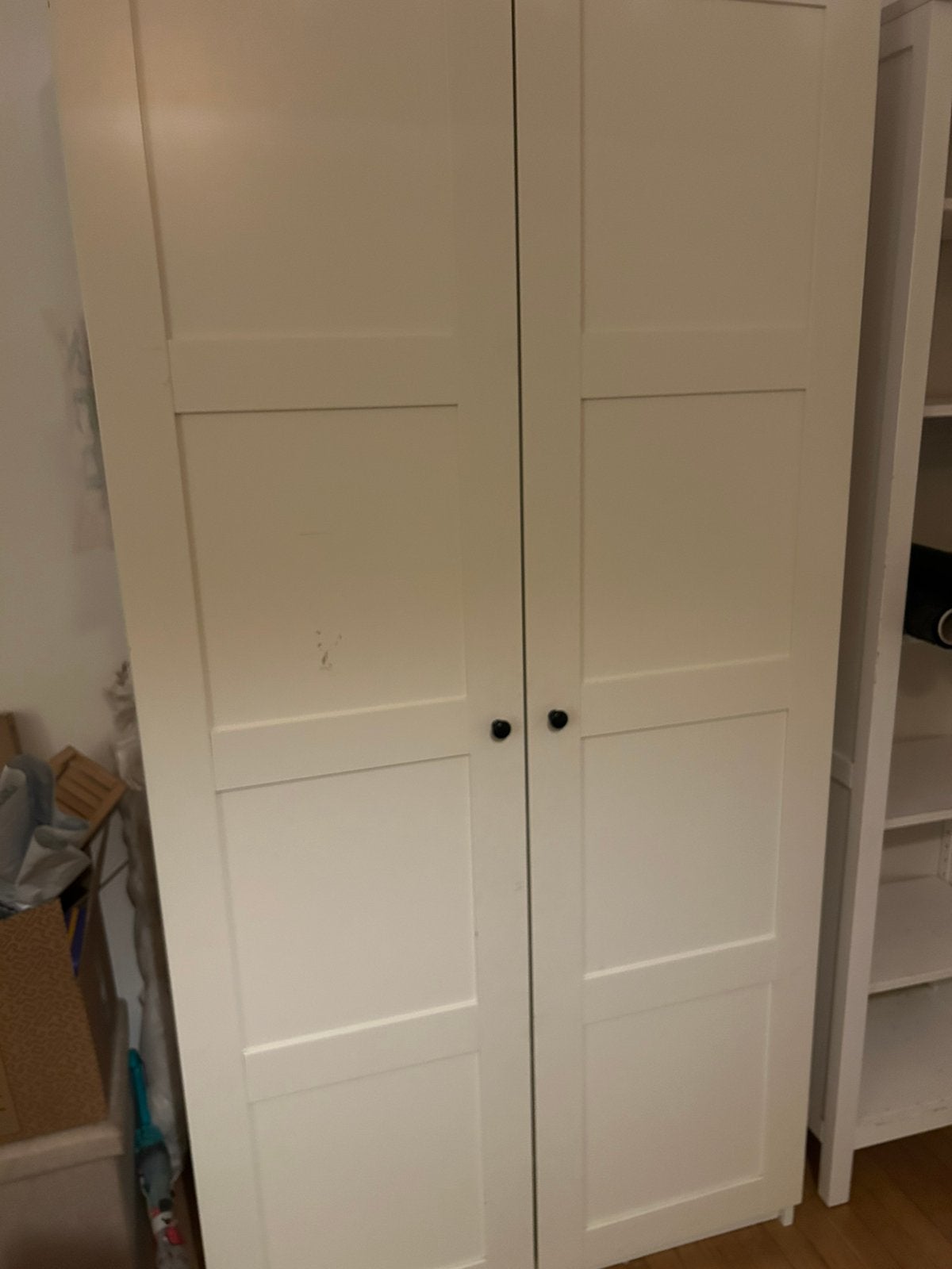IKEA witte 2-deurs kledingkast met 4 schuifmanden, Huis en Inrichting, Ophalen, Gebruikt