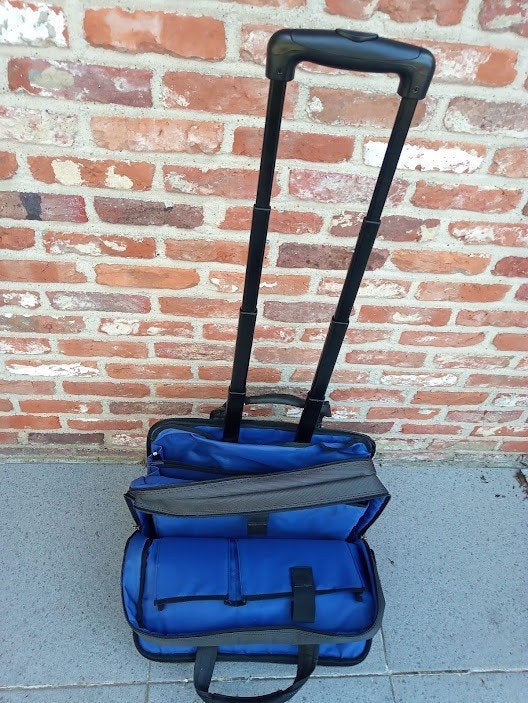 laptop trolley 15€., Computers en Software, Laptoptassen, Ophalen, Trolleytas, Zo goed als nieuw, Trolleyfunctie