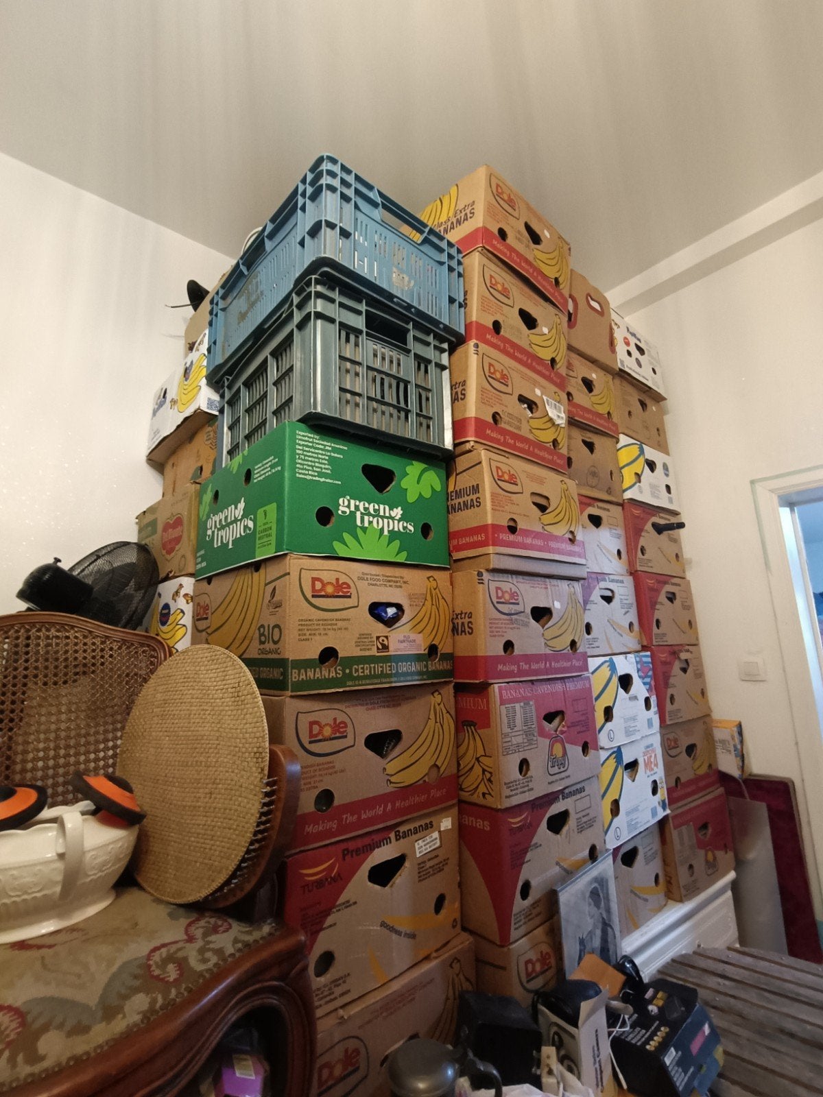 plus de 60 caisses d objet brocantes, Divers, Enlèvement