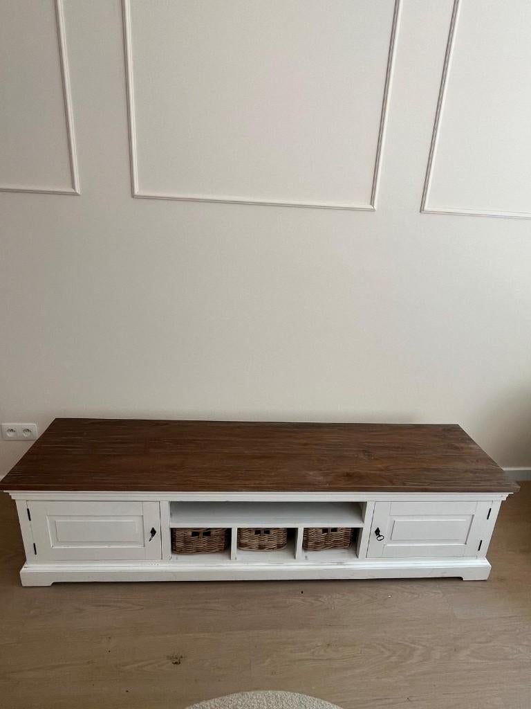 Landelijk TV-Meubel-Wit met Teakhouten Blad & Rieten Manden, Huis en Inrichting, Ophalen, Gebruikt, 150 tot 200 cm, Teakhout