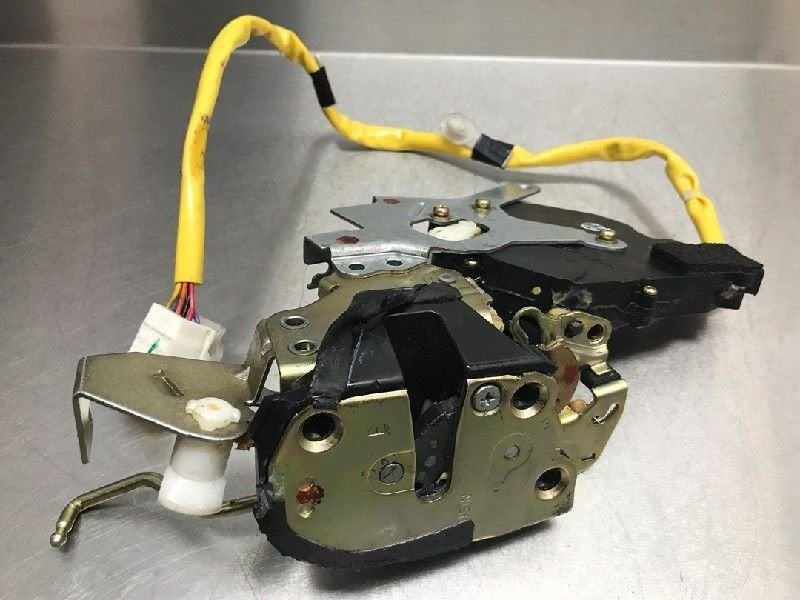 BARRE DE SERRURE DE PORTE AVANT GAUCHE SC (|6904024130|), Utilisé, Lexus