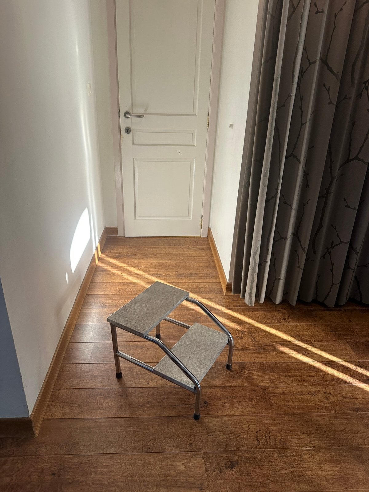 Metalen trap trapje opstap opstapje 38x45cm, Doe-het-zelf en Bouw, Ladders en Trappen, Ophalen, Gebruikt, Trap