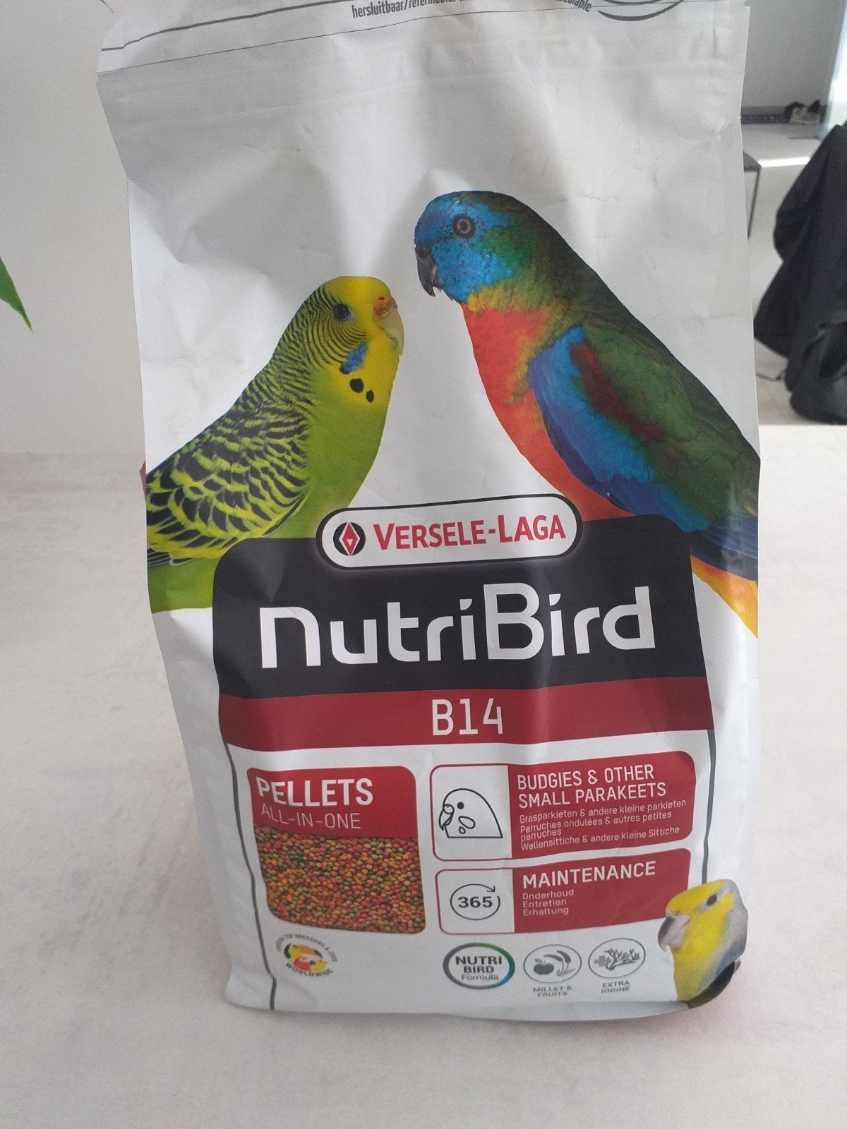 1 zak nutribird b14 niet open gedaan, Animaux & Accessoires, Enlèvement