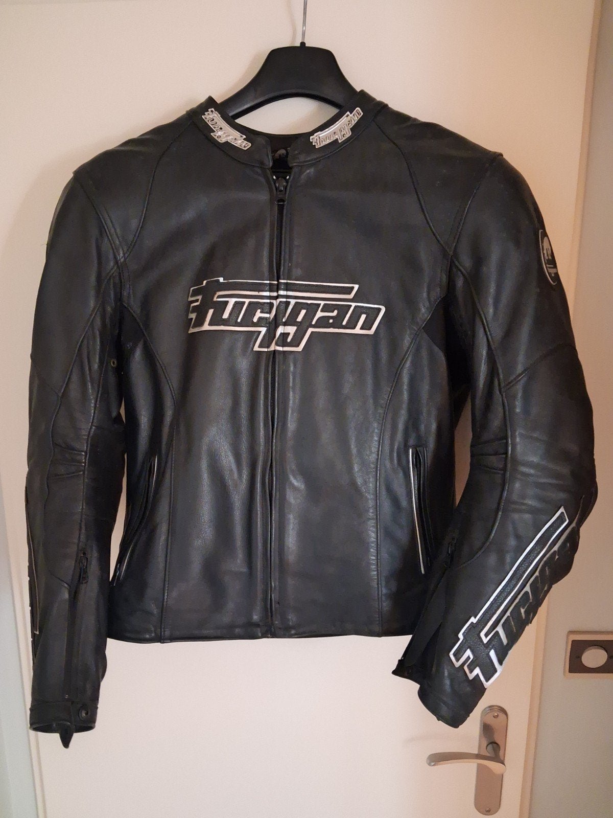 Motokleding, Ophalen